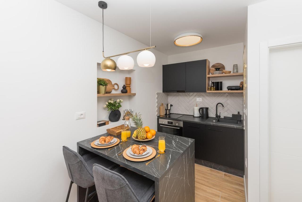 Studio Apartment Bianco, Near Beach, Free Parking, Wi-Fi Makarska Eksteriør bilde