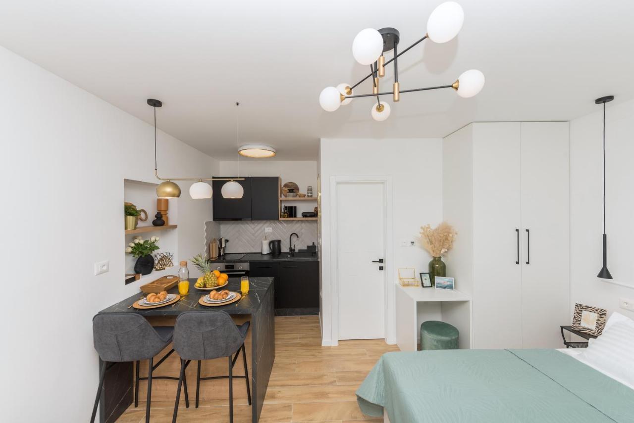 Studio Apartment Bianco, Near Beach, Free Parking, Wi-Fi Makarska Eksteriør bilde