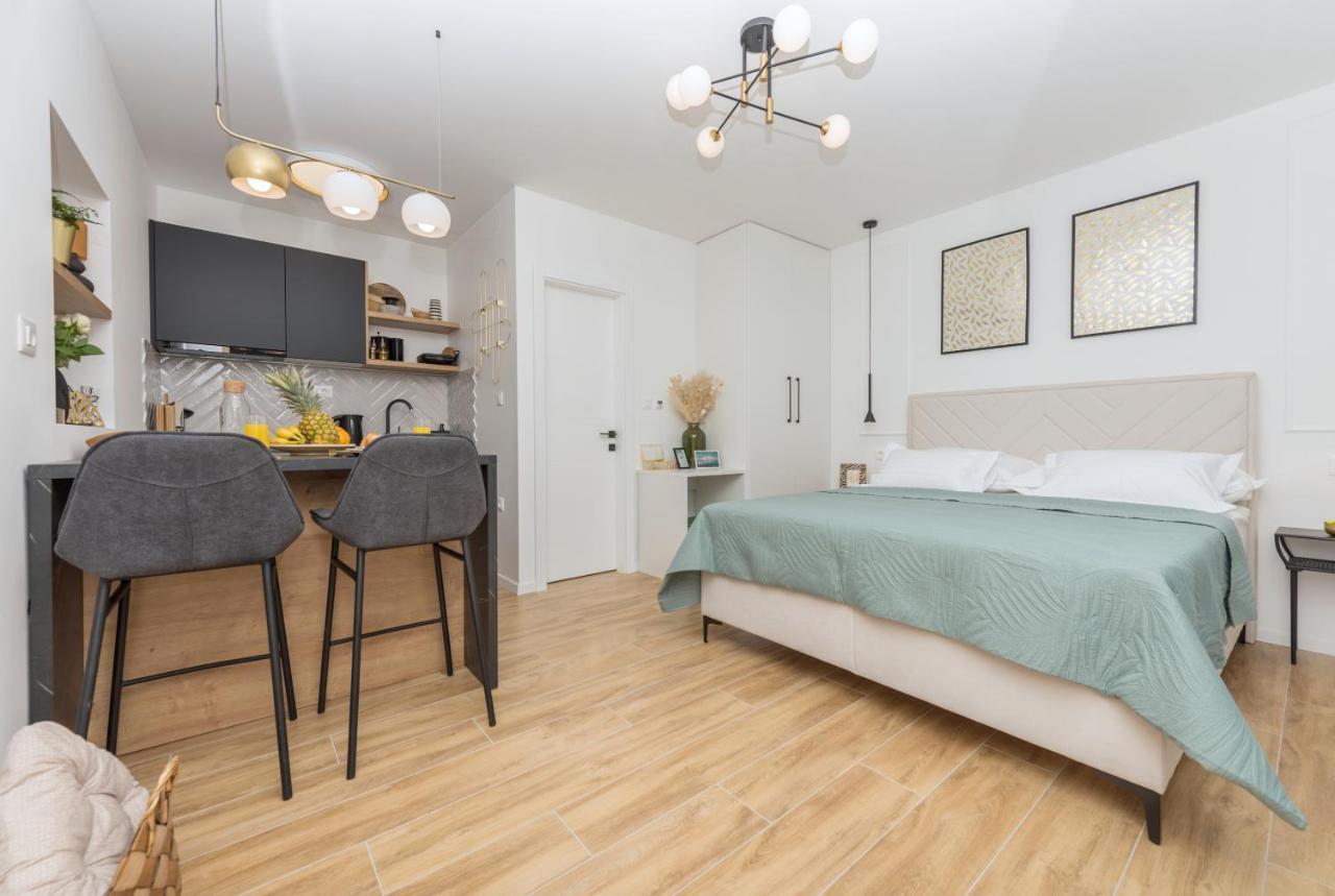 Studio Apartment Bianco, Near Beach, Free Parking, Wi-Fi Makarska Eksteriør bilde