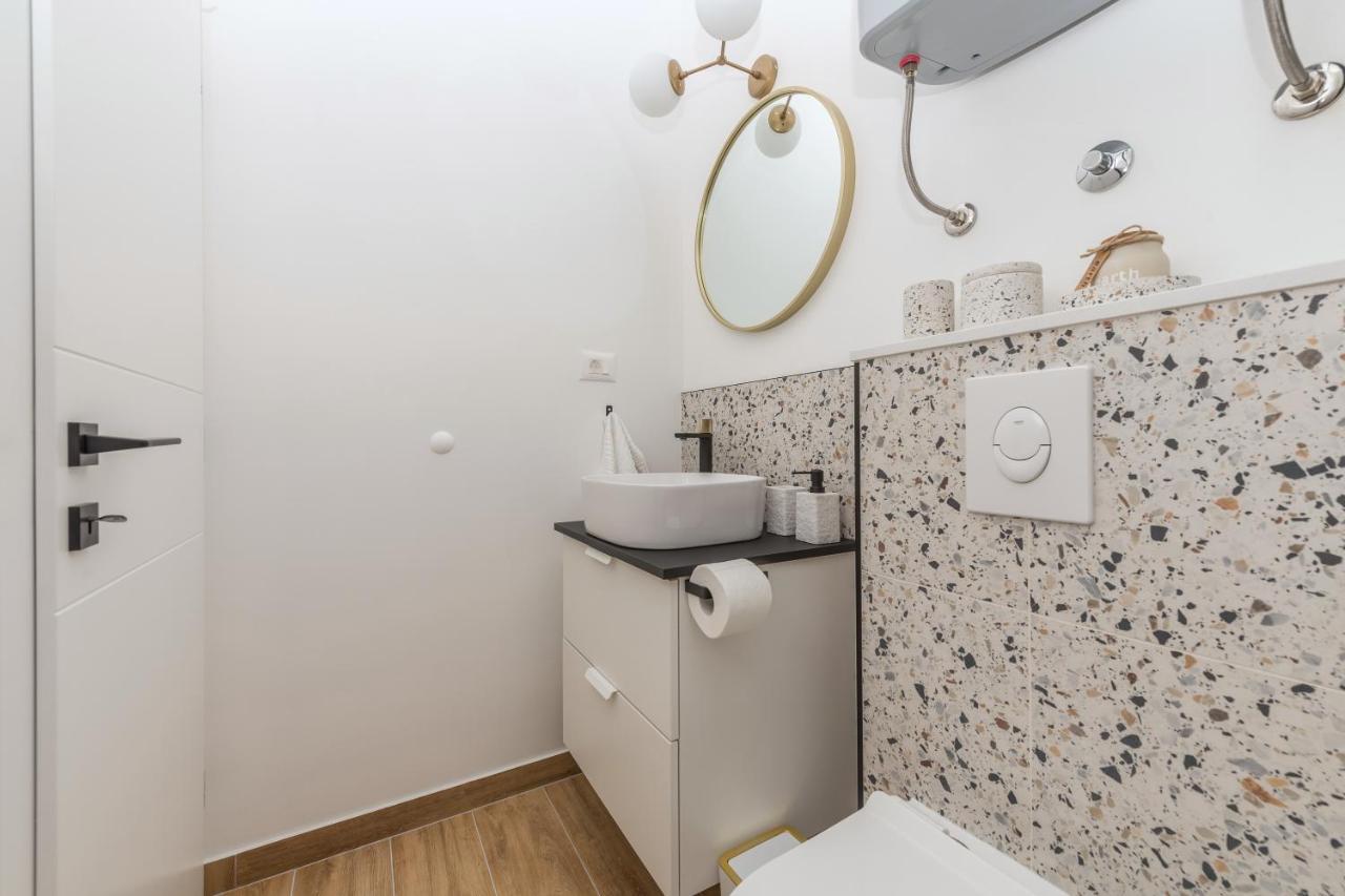 Studio Apartment Bianco, Near Beach, Free Parking, Wi-Fi Makarska Eksteriør bilde
